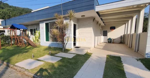 Casa de Alto Padrão à Venda na Cachoeira do Bom Jesus – Florianópolis-SC