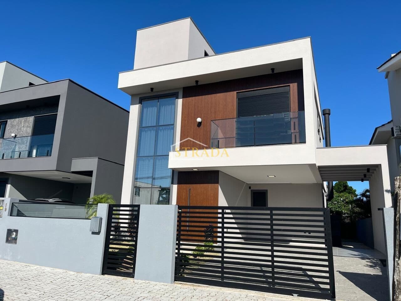 Linda casa alto padrão pronta para morar.