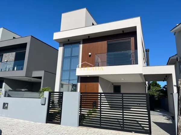 Linda casa alto padrão pronta para morar.