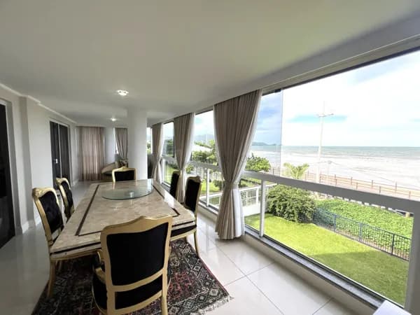 Apartamento FRENTE MAR em Itapema/SC