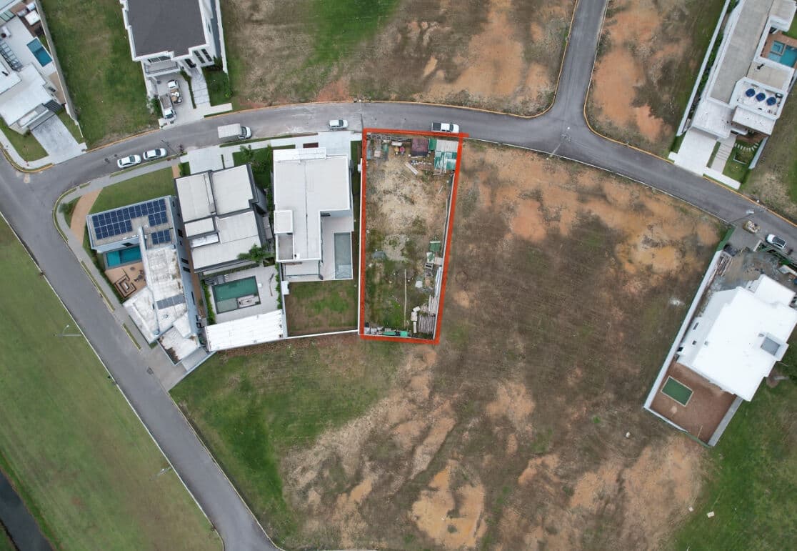 Terreno em Condomínio Caledônia COM PROJETO!