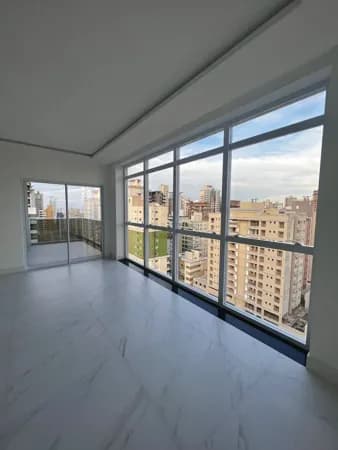 Apartamento Alto Padrão em Meia Praia