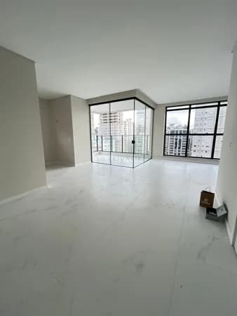 Apartamento em Meia Praia, Itapema/SC