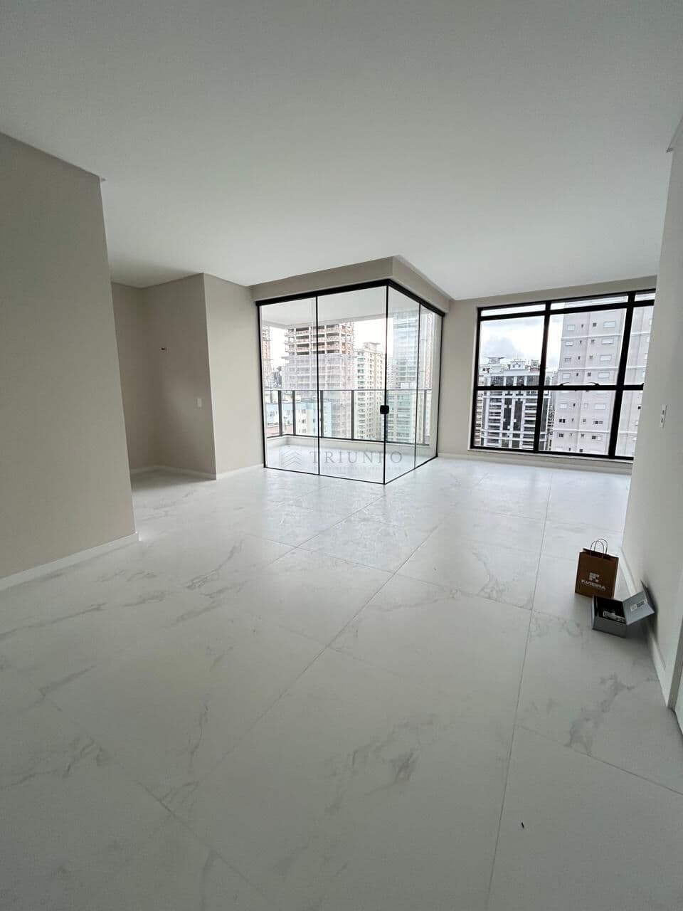 Apartamento em Meia Praia, Itapema/SC