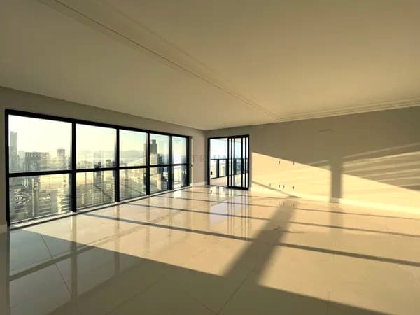 Apartamento QUADRA MAR Alto Padrão na Meia Praia