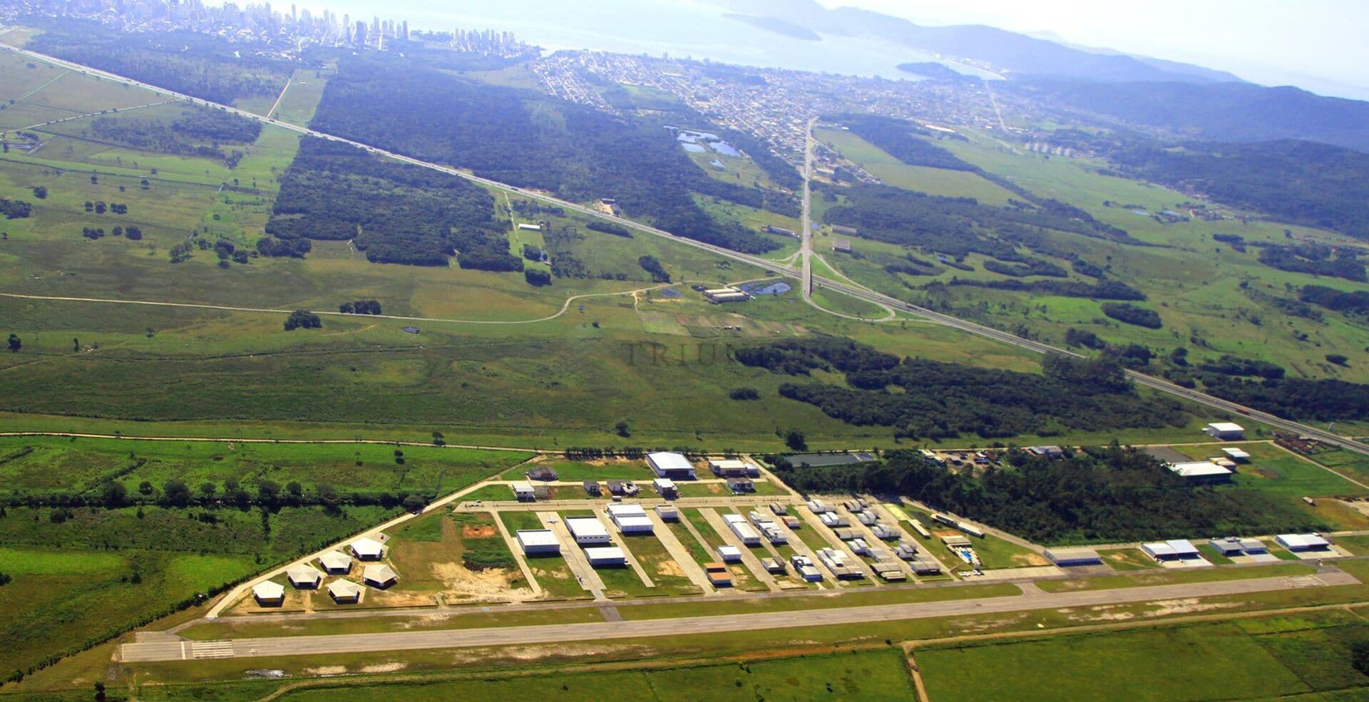 Terreno em Condomínio Aeronáutico Costa Esmeralda em Porto Belo/SC