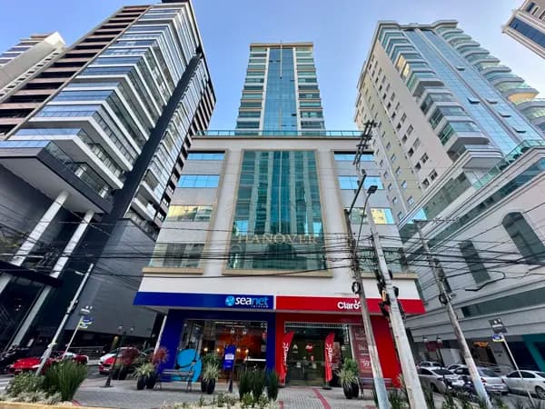 Apartamento mobiliado FRENTE AVENIDA, conheça o HANNOVER!