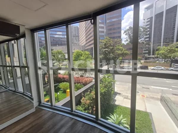 Prédio/Edifício Inteiro em São Paulo - Vila Olímpia