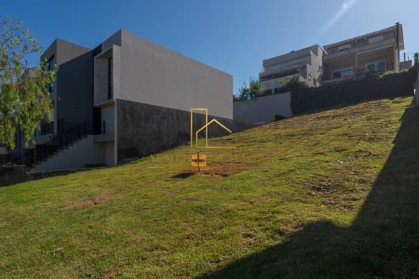 Lote/Terreno em Santana de Parnaíba - Alphaville