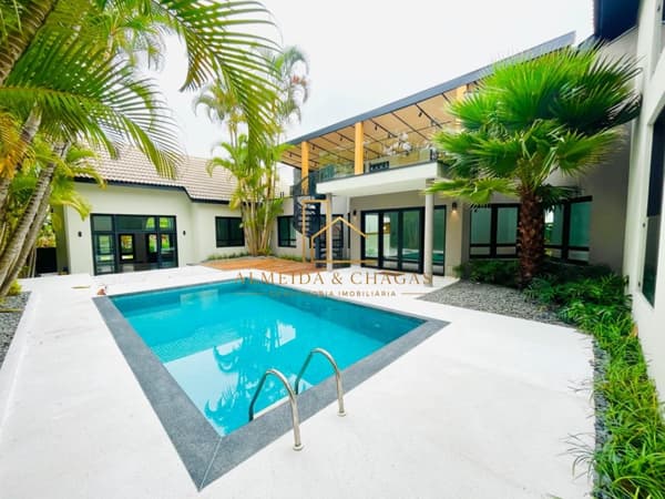 Casa em Santana de Parnaíba - Alphaville