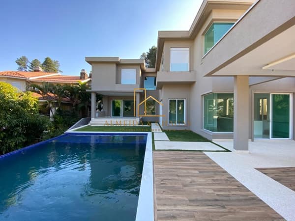 Casa em Santana de Parnaíba - Alphaville