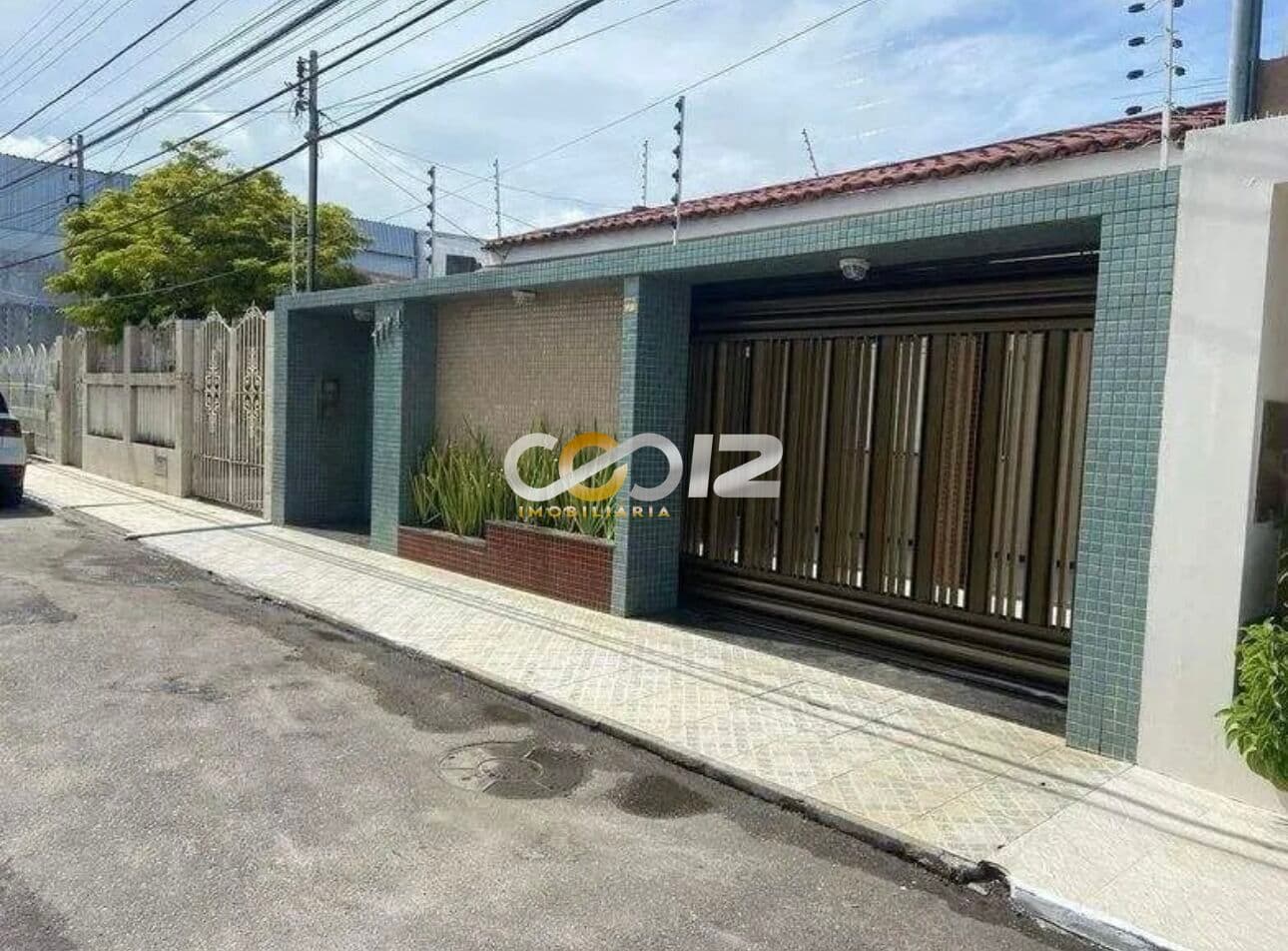 Casa no Bairro Pereira Lobo com 3 quartos, sendo 1 suíte - 270m²