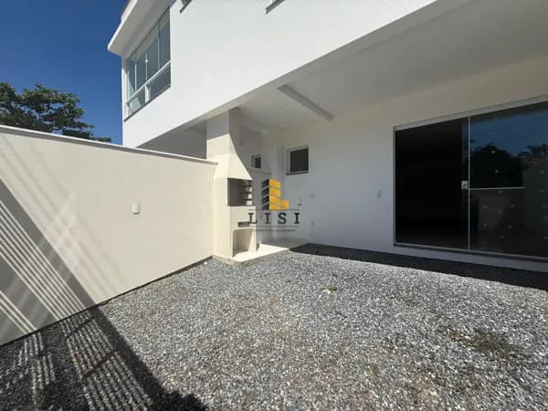 Sobrado 2 suítes novo à venda na praia de Zimbros, Bombinhas-SC.