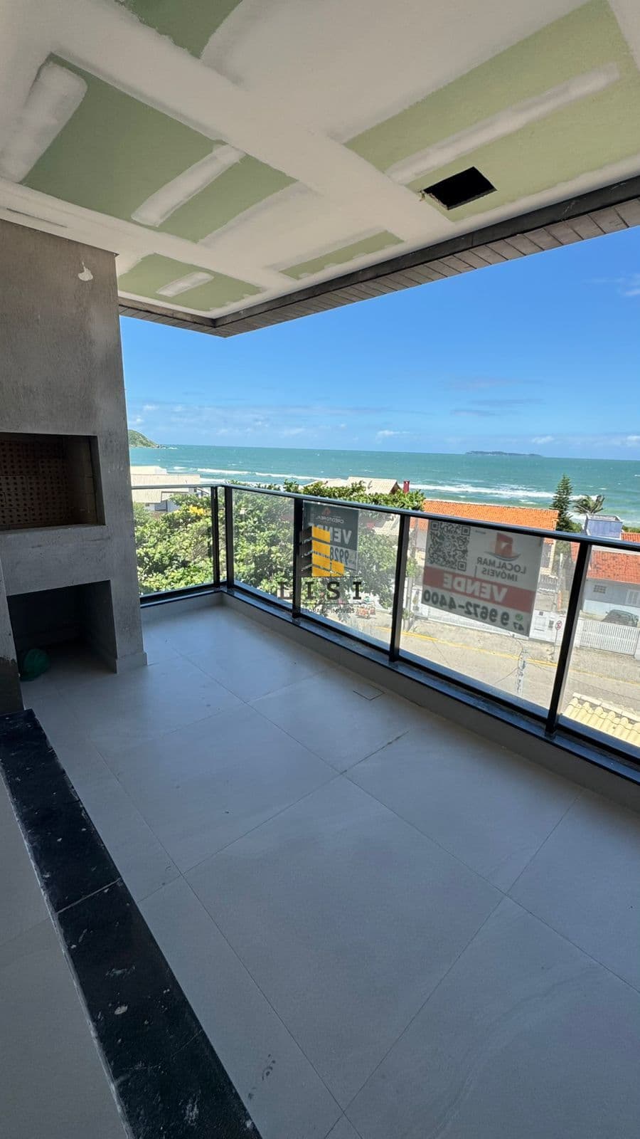 Apartamento com vista mar à venda na praia do Mariscal em Bombinhas SC