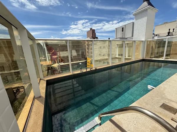 Cobertura nova 3 suítes com piscina à venda na praia de Mariscal