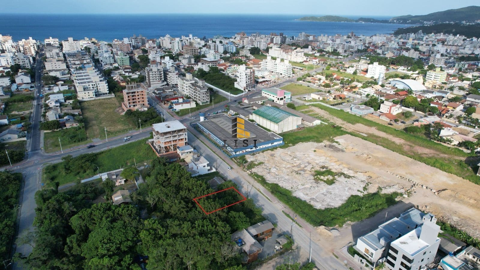 Terreno á venda na praia de Bombas, Bombinhas/SC.