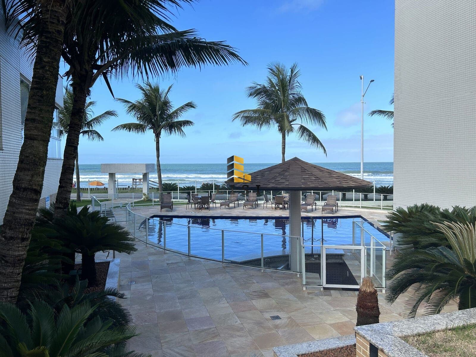 Apartamento de frente para a praia de Bombas à venda em Bombinhas/SC