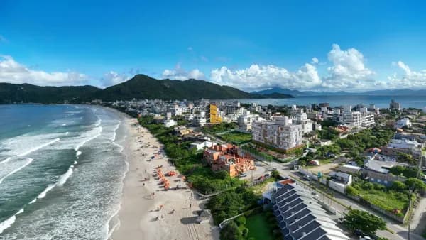 Apartamento vista mar com 3 suítes em Empreendimento com alto padrão construtivo à venda em Bombinhas SC