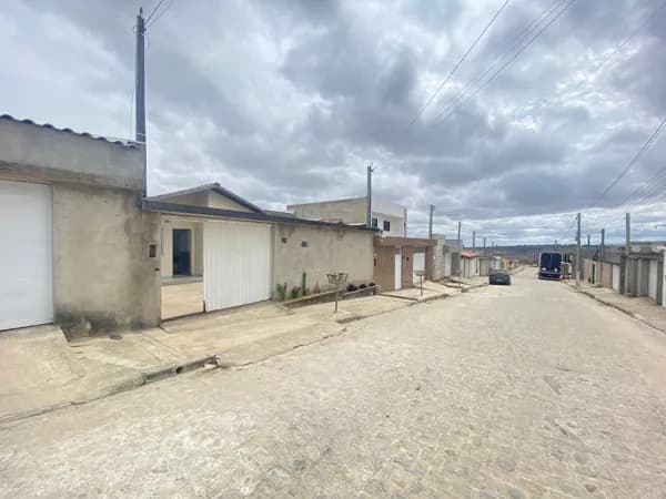 Casa Padrão mobiliada para aluguel no Viana e Moura/Dom Helder Câmara Garanhuns/PE R$1300,00