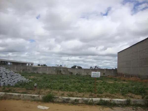 Terreno comercial à venda, 645 m² por R$ 125.000 - Francisco Simão dos Santos Figueira - Cohab 2 - Garanhuns/PE