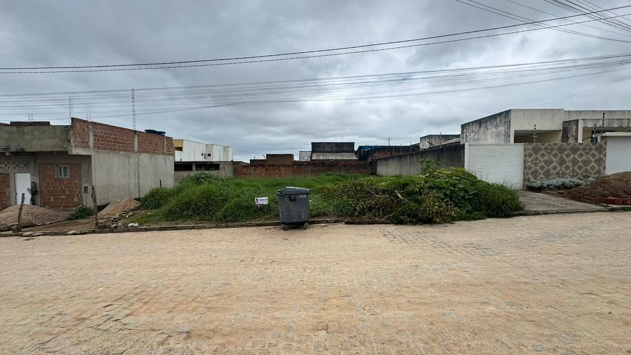 Terreno à venda, 9X20m² por R$ 65.000,00 no bairro Severiano Moraes Filho- Em Garanhuns