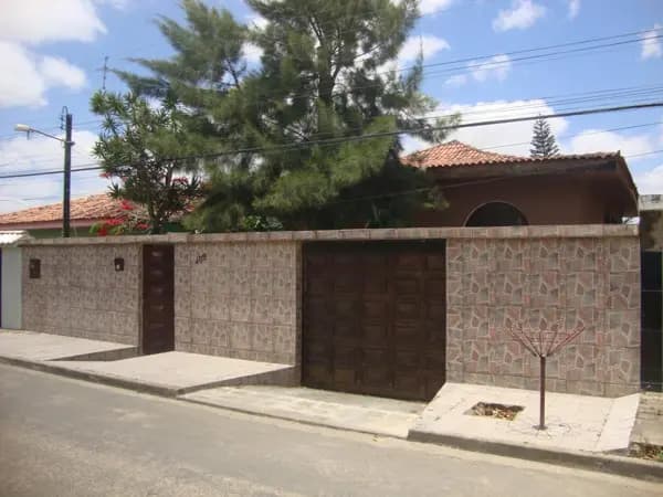 Casa Padrão à venda por R$ 500.000,00 no bairro José Maria Dourado