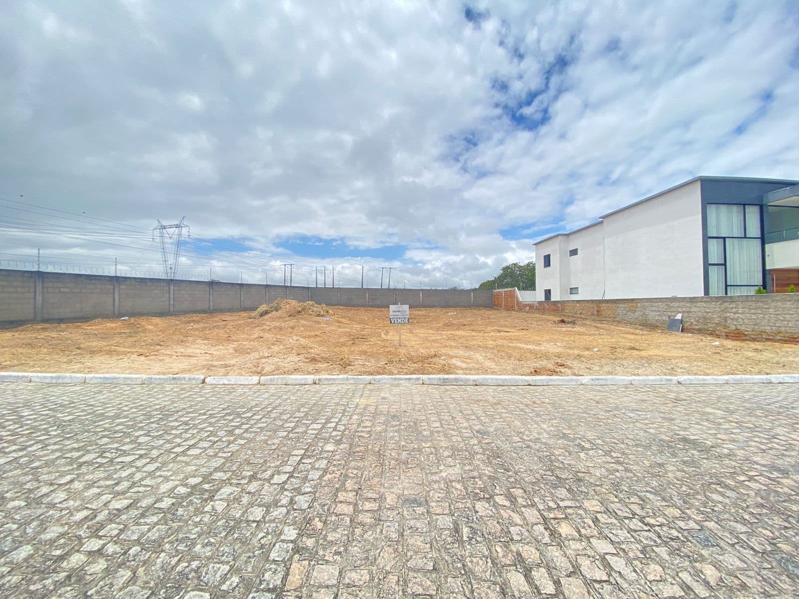 Terreno a venda 741,45², por R$350.000,00 no Condomínio Privê Morada Nobre