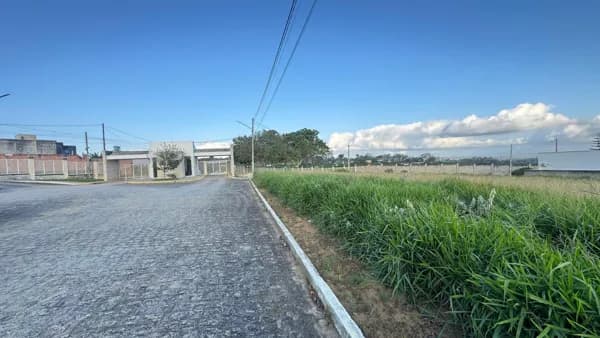 Terreno a venda por R$ 90.000,00 no Condomínio Anumará 20X40