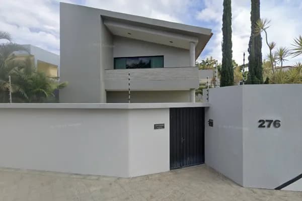 Casa Alto Padrão a venda por R$ 2.500.000,00 proximo a UPE