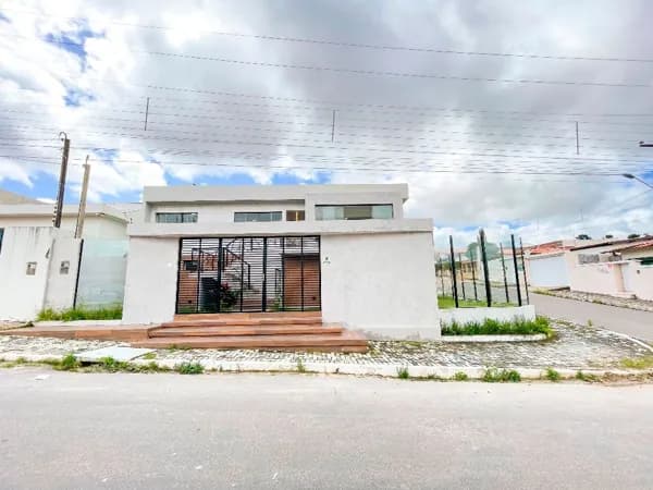 Casa com 4 quartos à venda, 274 m² por R$ 1.400.000 - Heliópolis - Garanhuns/PE