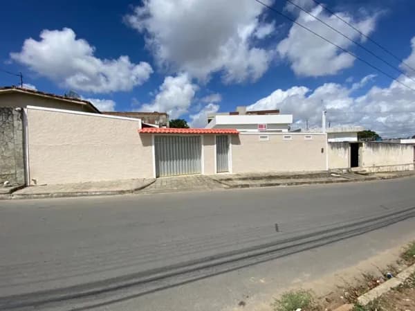 Casa com 4 quartos à venda, 153 m² por R$ 600.000 - Dom Thiago Postma - Garanhuns/PE