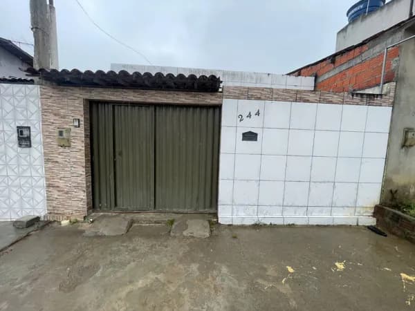 Casa Padrão em Garanhus-PE por R$220.000,00 no bairro Cohab II