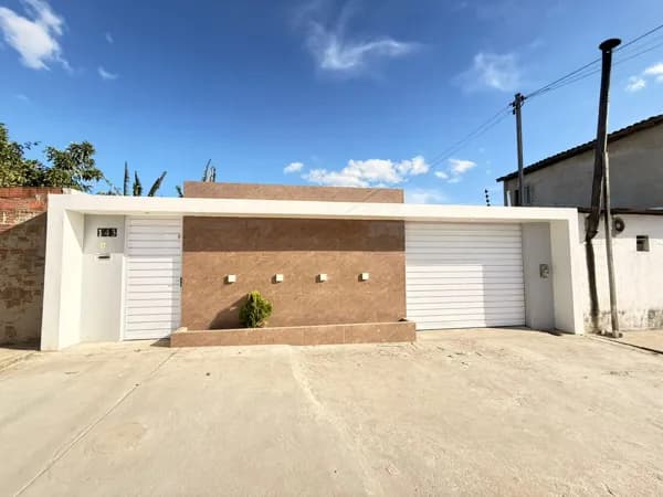 Casa Padrão à venda no bairro Francisco Figueira em Garanhuns-PE por R$280.000,00