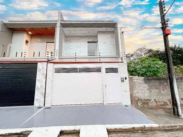 Casa com 3 quartos à venda, 167 m² por R$ 480.000 - Novo Heliópolis - Garanhuns/PE
