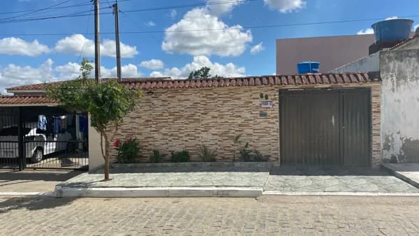 Casa Padrão a venda por R$ 250.000,00 no bairro Francisco Simão Dos Santos Figueira