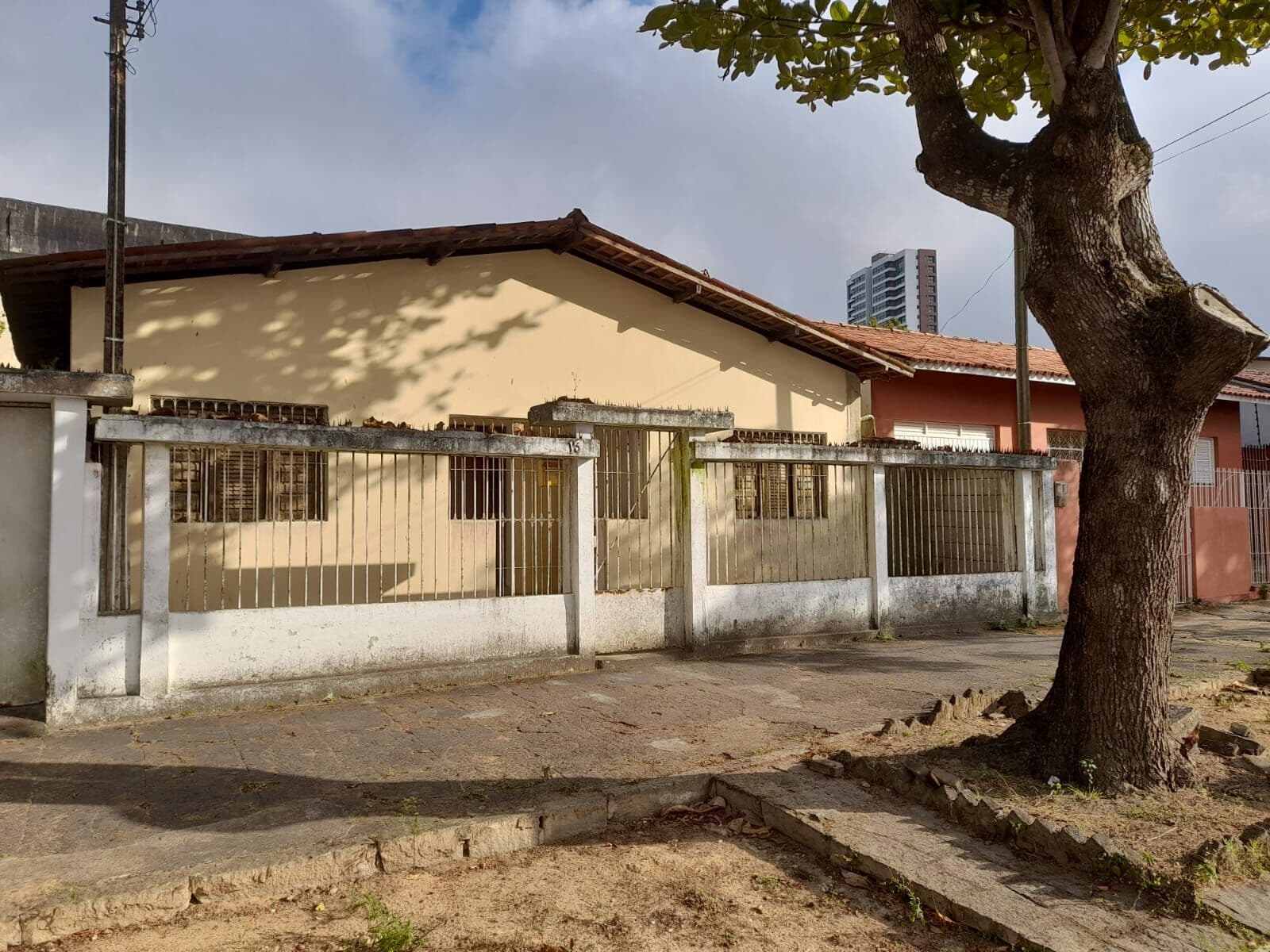 Casa a venda + Terreno por R$ 2.290.000 no bairro da Heliópolis