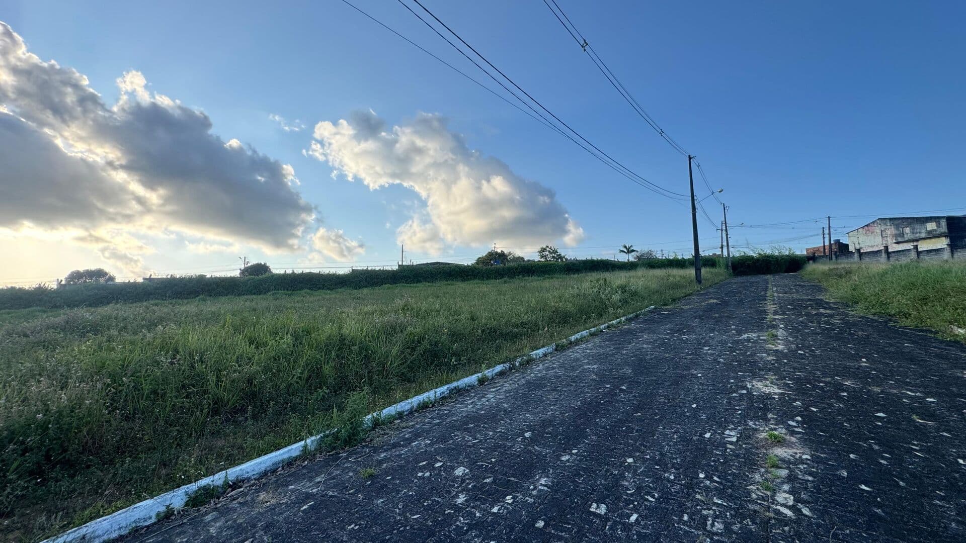 Terreno a venda por R$ 75.000,00 no Condomínio Anumará,661m²