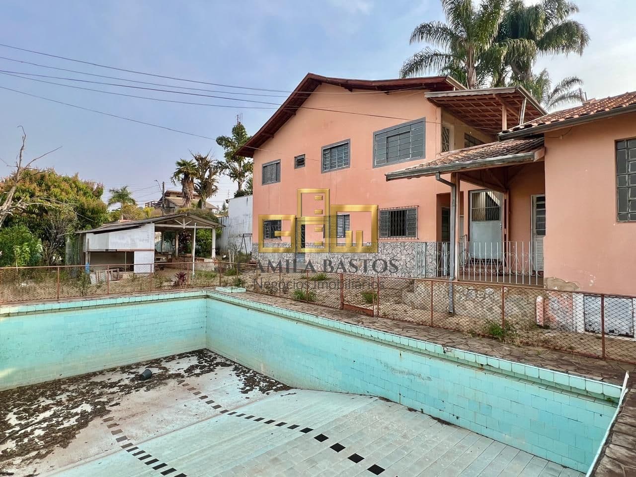 Terreno de 655 m² com edificação de 301 m² à venda no Bortolan - Poços de Caldas/MG