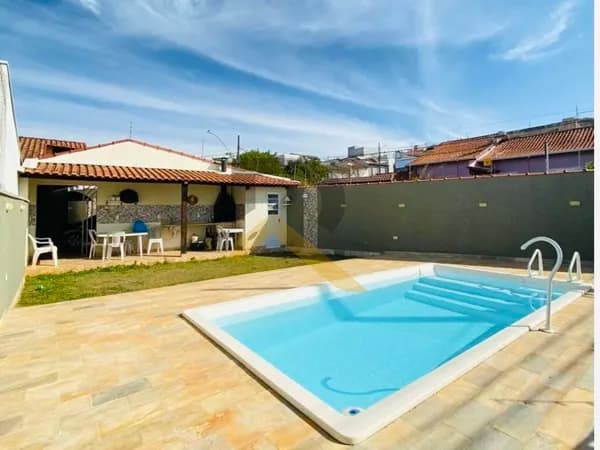 Casa com área de lazer e piscina | 3 dormitórios sendo 1 suíte na região do Jardim Aureliano