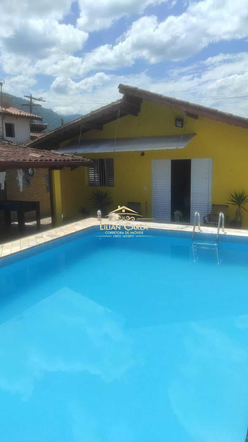 Casa à venda em Praia Grande com edicula e piscina por R$ 750 mil!