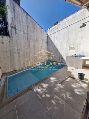 Casa à venda em Mongaguá Lado praia com 3 dorm, 1 suíte e piscina por R$ 330 mil!
