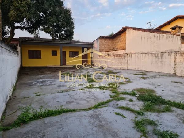 Casa à venda em Itanhaém com 1 dorm, quintal enorme com vaga para 10 carros por APENAS R$ 290 mil