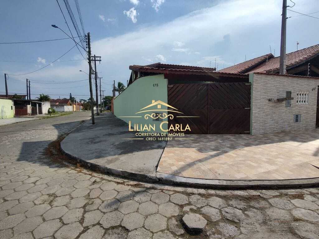 Casa à venda em Mongaguá com 2 dorm, 1 suíte por R$ 369.900 mil