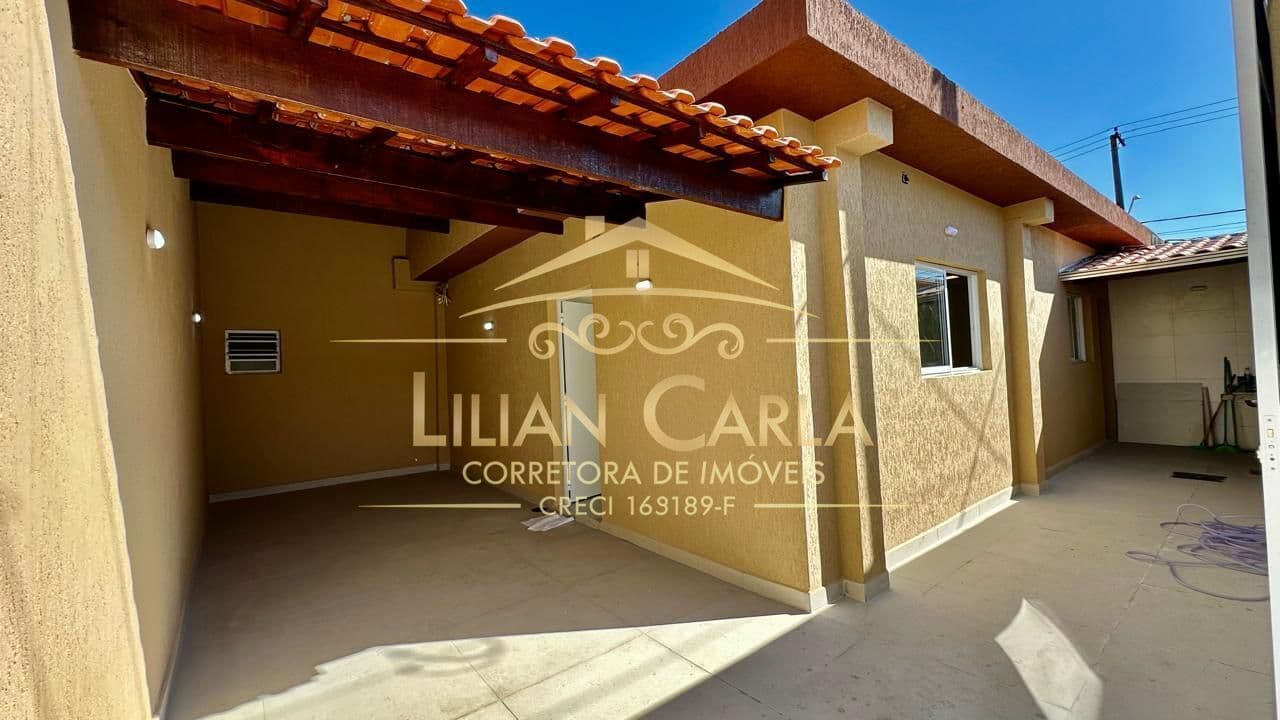 Casa à venda na Praia Grande - Vila Tupi com 2 dorm, 2 suítes e 2 vagas por R$ 680 mil