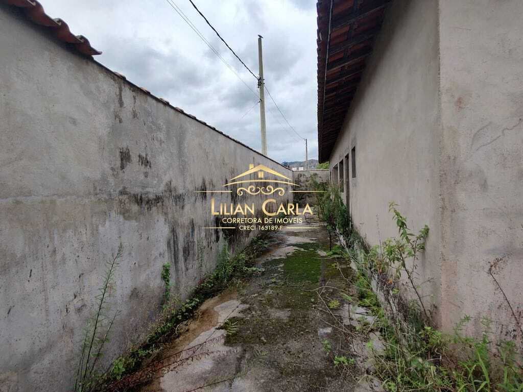 Casa semi-acabada à venda em Mongaguá com 2 dorm, 1 suíte por APENAS R$ 140 MIL!!
