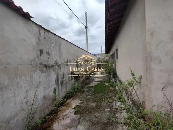 Casa semi-acabada à venda em Mongaguá com 2 dorm, 1 suíte por APENAS R$ 140 MIL!!