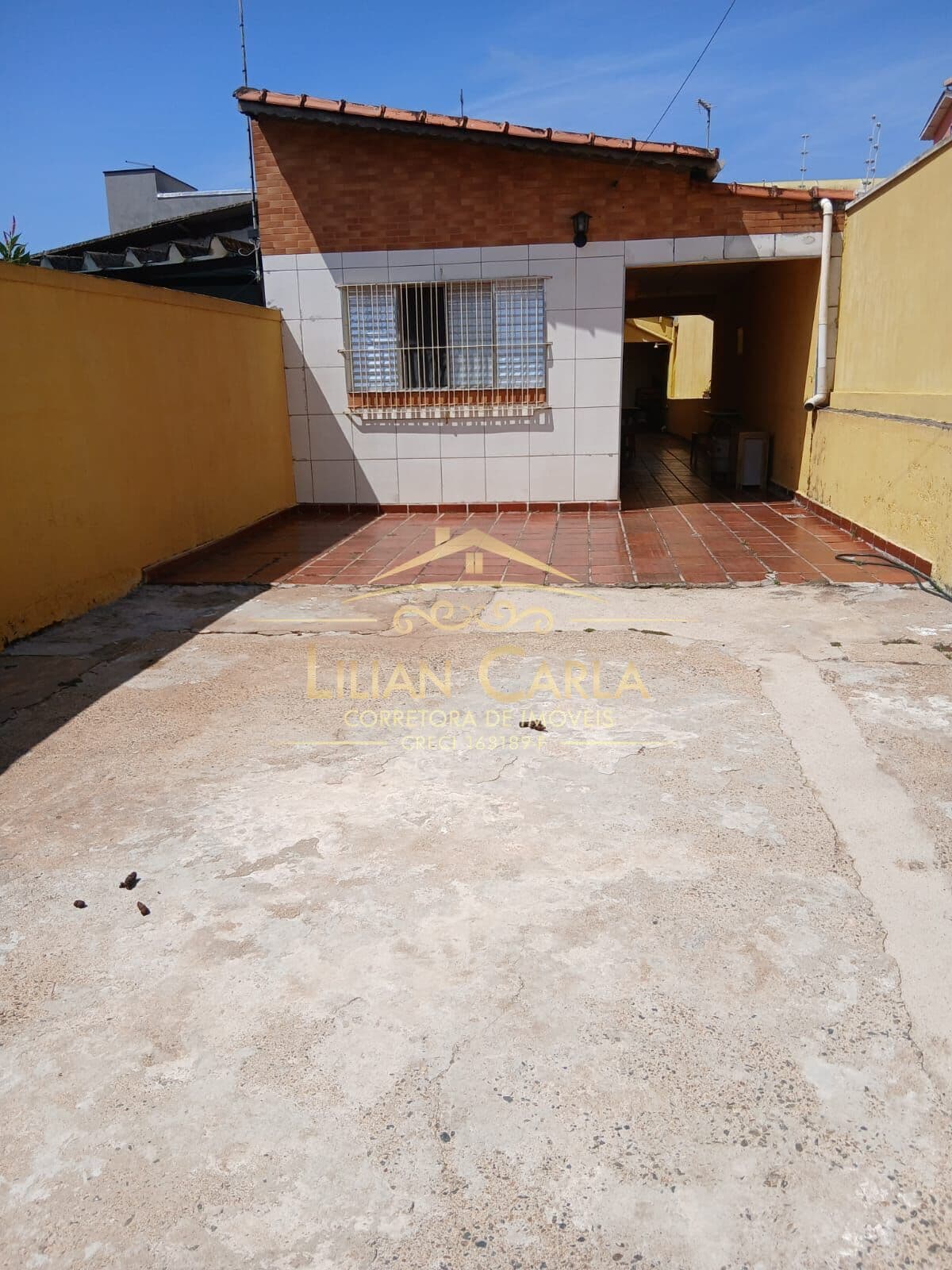 Casa à venda na Praia de Mongaguá com 2 dorm e 4 vagas de garagem por R$ 245 mil!