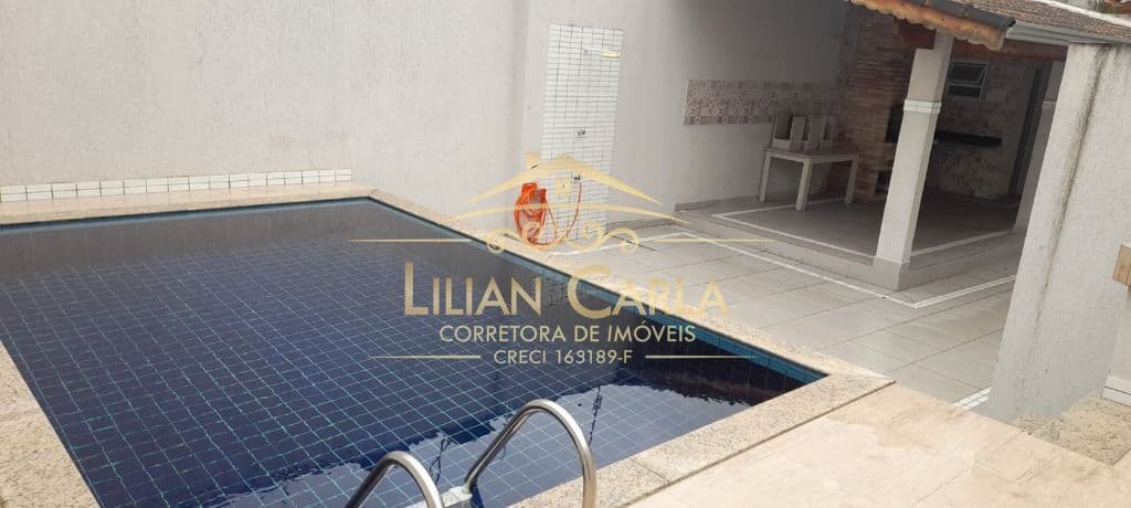 Casa em Condomínio à venda em Praia Grande com 2 dorm, 1 wc social e churrasqueira por R$ 285 mil