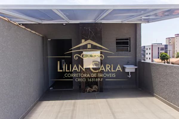 Casa em Condomínio à venda em Mongaguá 1 QUADRA DA PRAIA com 2 dorm, 1 suíte. R$ 550 mil com mobilia ou 520 mil sem mobilia.