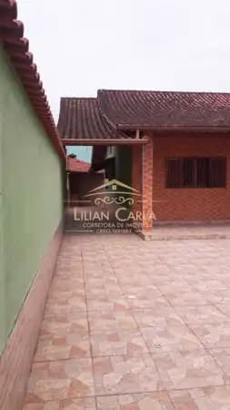 Casa à venda em Itanhaém com 2 dorm Garagem para 6 carros por apenas R$ 310 mil!!